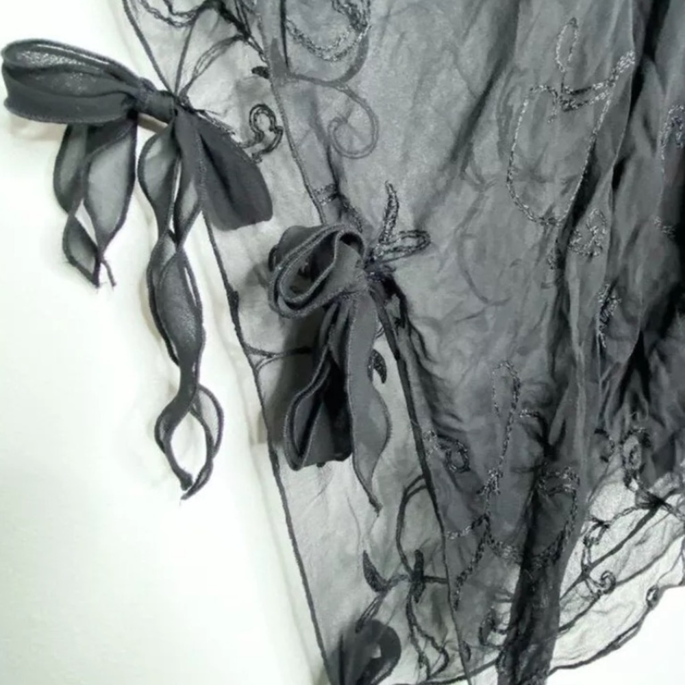 Vintage Black 💯% silk poncho cape wrap poncho bow  accents rose embroidered 1 xl - Picture 10 of 11